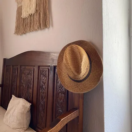 Pouglia Traditional House 公寓